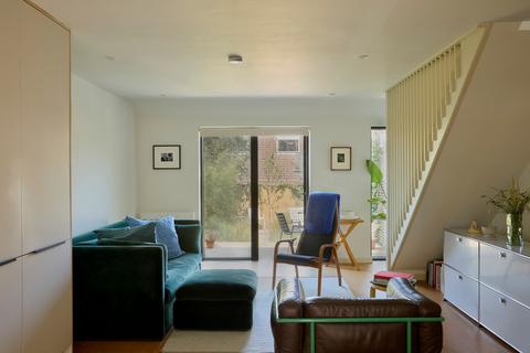 84 Gibbon Road, London, SE15 3XL