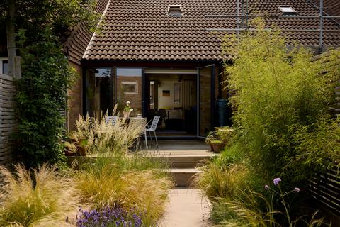 84 Gibbon Road, London, SE15 3XL
