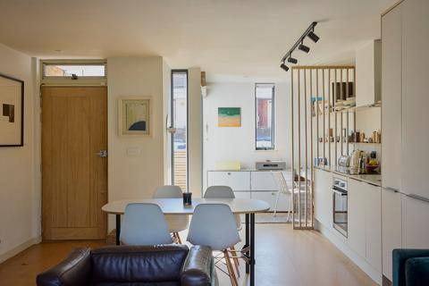 84 Gibbon Road, London, SE15 3XL
