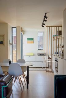 84 Gibbon Road, London, SE15 3XL