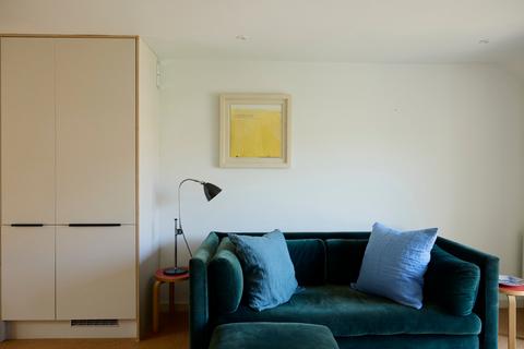 84 Gibbon Road, London, SE15 3XL