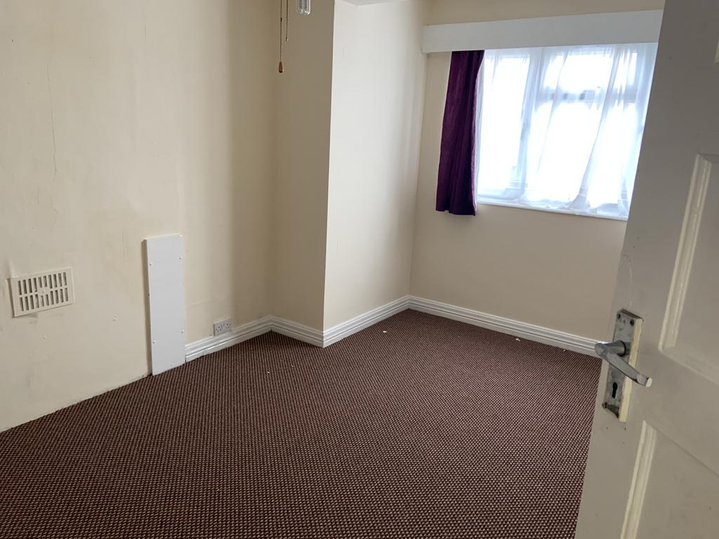 3 bed semi-detached house to let