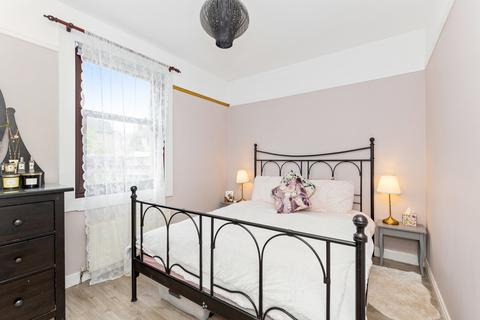 30 Carlops Avenue, Penicuik, EH26 0DH