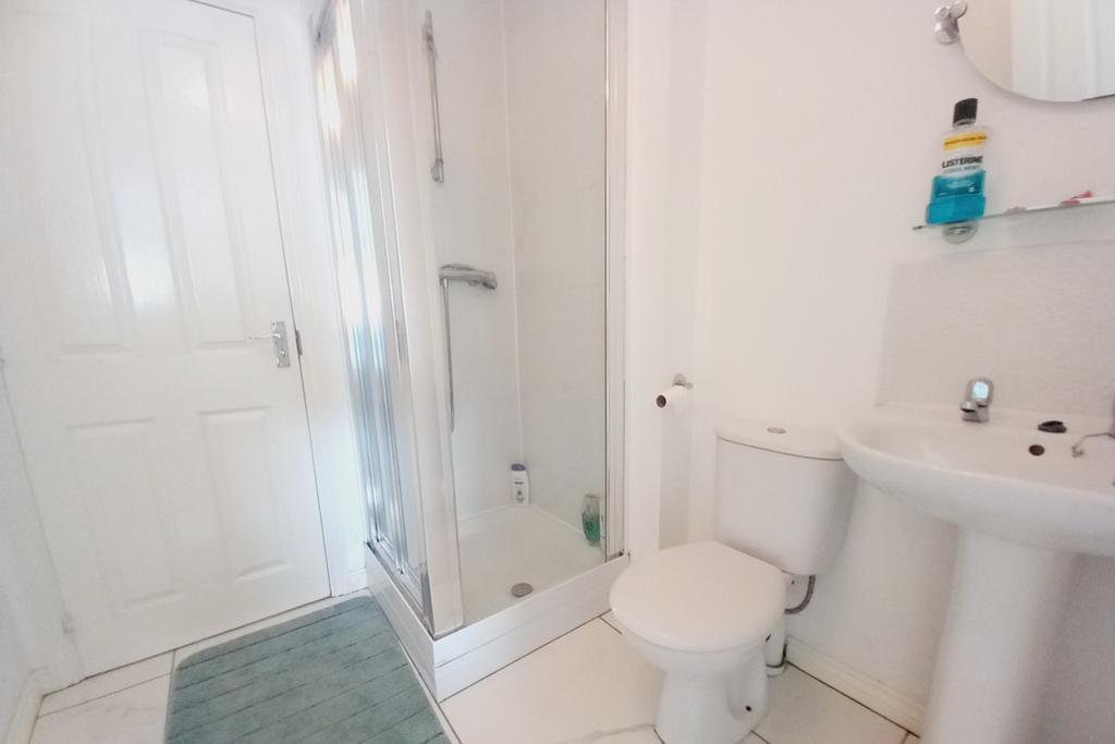 Jack and jill bathroom