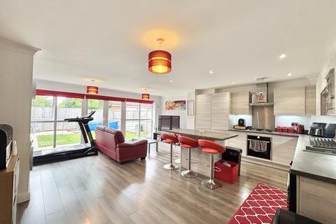 4 bedroom detached house for sale, Walnut Avenue, South Shore FY4