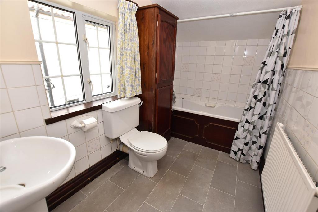 Bathroom.JPG