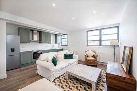 3 bedroom flat for sale, Elm Grove, London SW19