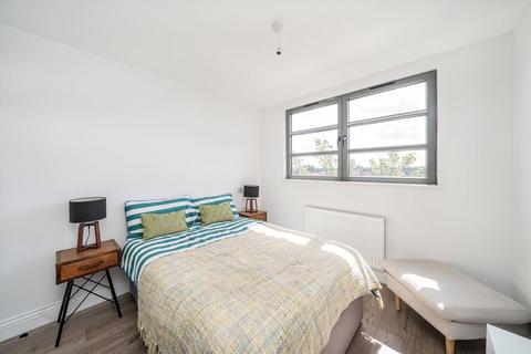 3 bedroom flat for sale, Elm Grove, London SW19