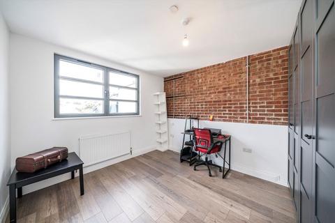 3 bedroom flat for sale, Elm Grove, London SW19