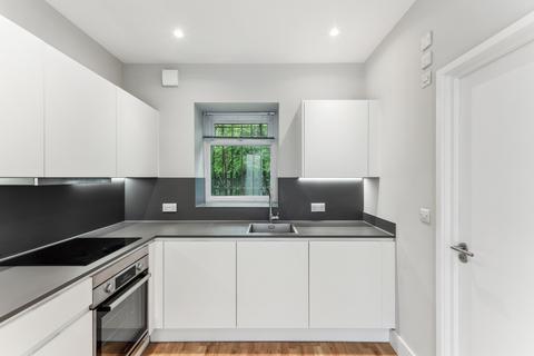 Ground floor flat to rent, at London, 1B Bowes House 47 Bowes Road N13