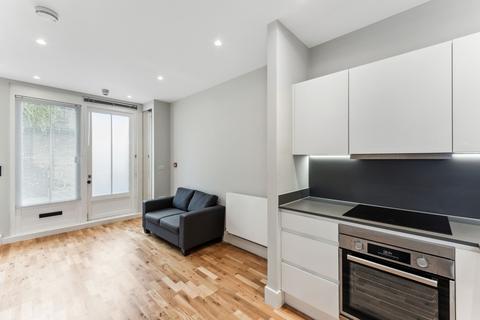 Ground floor flat to rent, at London, 1B Bowes House 47 Bowes Road N13