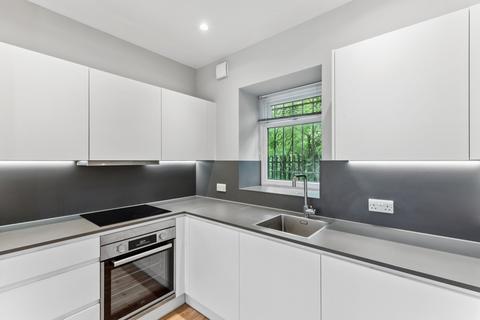 Ground floor flat to rent, at London, 1B Bowes House 47 Bowes Road N13