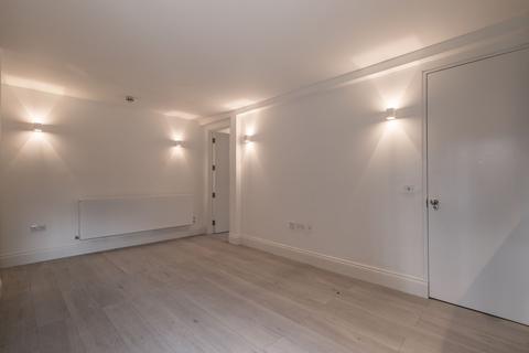 1 bedroom flat to rent, at London, Flat 24 Riverside Apartment N13