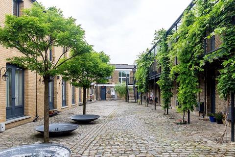 1 bedroom flat to rent, at London, Flat 24 Riverside Apartment N13