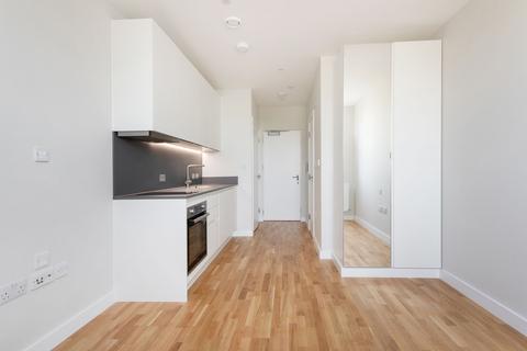 Flat to rent, Premier House, Canning Road