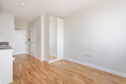 Flat to rent, Premier House, Canning Road