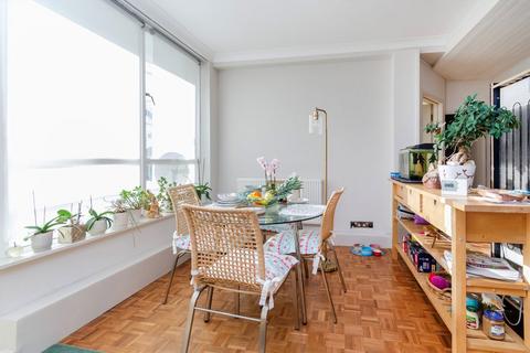 1 bedroom flat for sale, Lancaster Gate, London W2