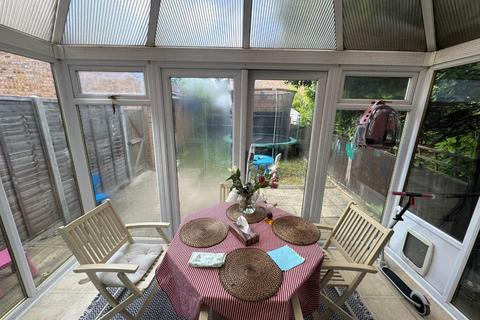 3 bedroom terraced house to rent, Barrass Close, Enfield