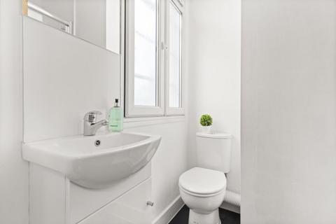 1 bedroom in a house share to rent, Sangha House
