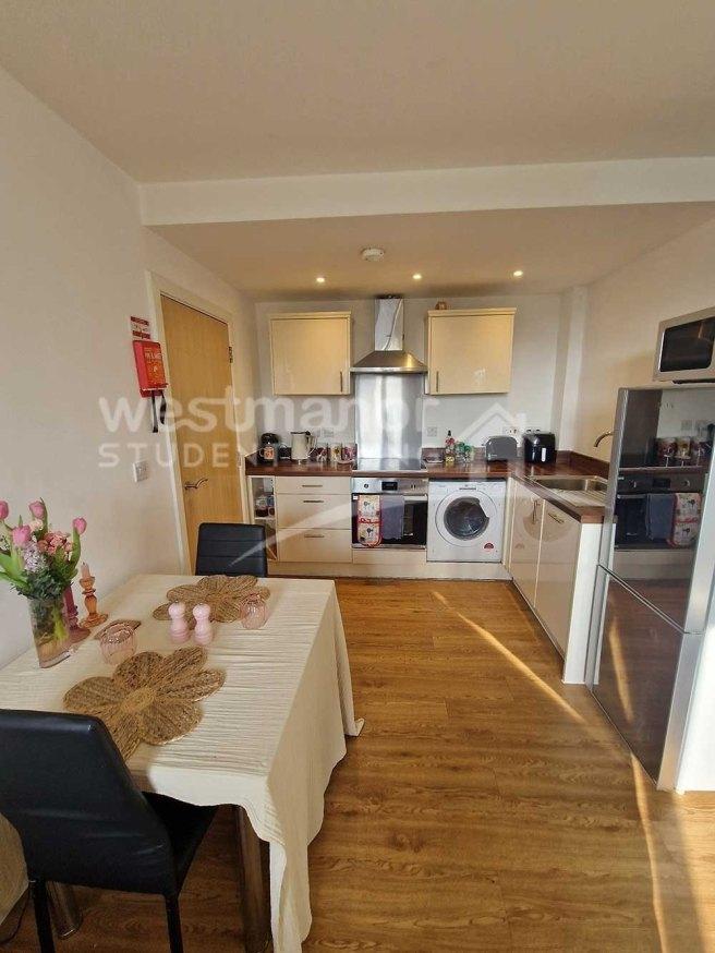 Charlesworth-house-le1-1gs-981844