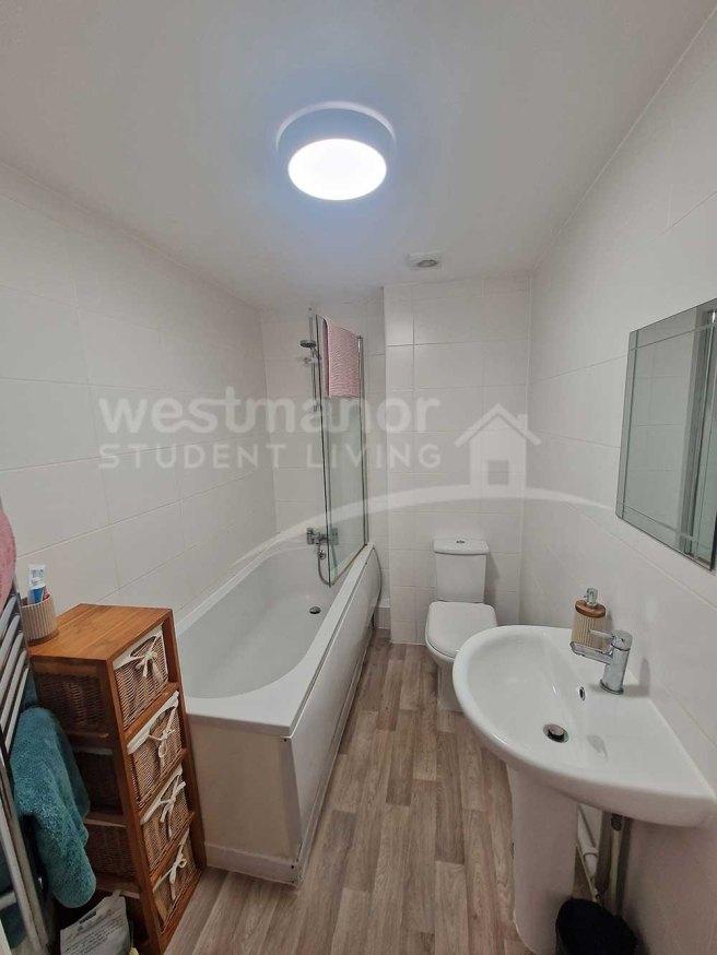 Charlesworth-house-le1-1gs-981851