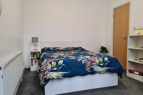 1 bedroom in a house share to rent, Sangha House