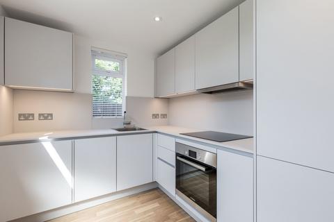 2 bedroom ground floor flat to rent, Beverley Court