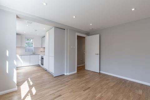 2 bedroom ground floor flat to rent, Beverley Court