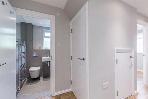 2 bedroom ground floor flat to rent, Beverley Court