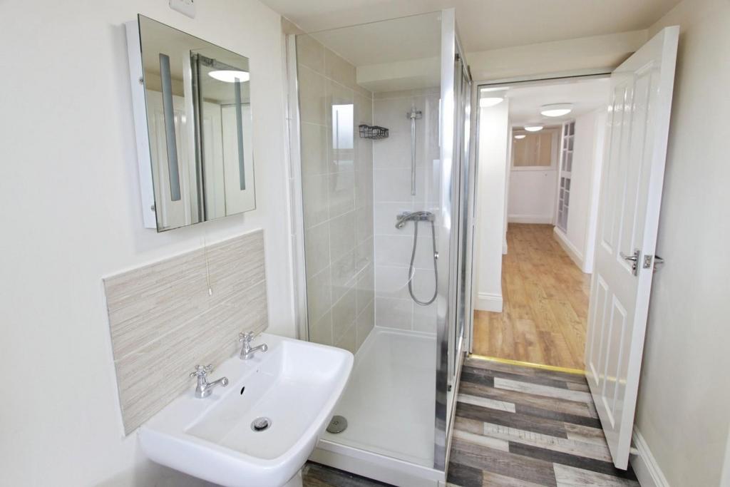 684beba0-Bathroom 201.JPG
