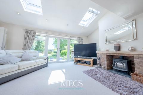 4 bedroom semi-detached house for sale, Tilehouse Lane, Tidbury Green, Solihull, West Midlands, B90 1PX