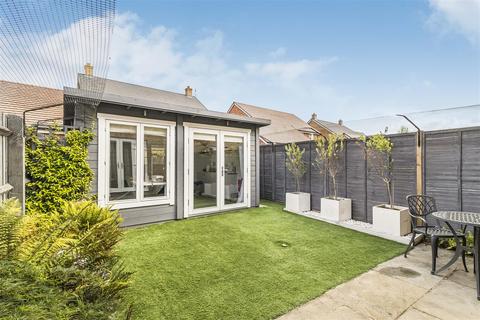 3 bedroom end of terrace house for sale, Mace Road, Mildenhall IP28