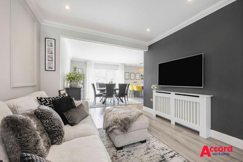 3 bedroom semi-detached bungalow for sale, Heather Close, Romford, RM1
