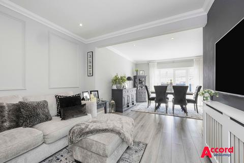 3 bedroom semi-detached bungalow for sale, Heather Close, Romford, RM1