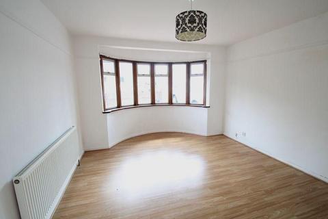 3 bedroom bungalow to rent, Westcliff-On-Sea, SS0