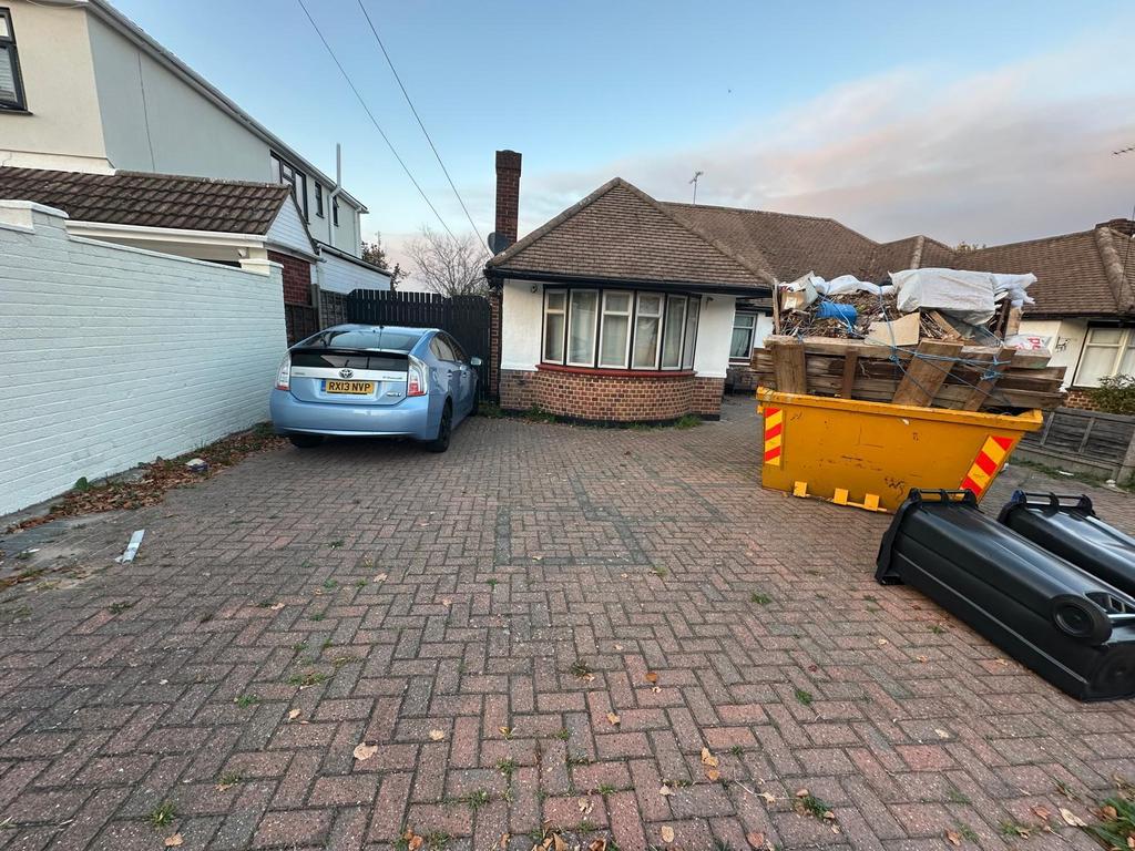A Lovely Three Bedroom Bungalow to Let in Westcli