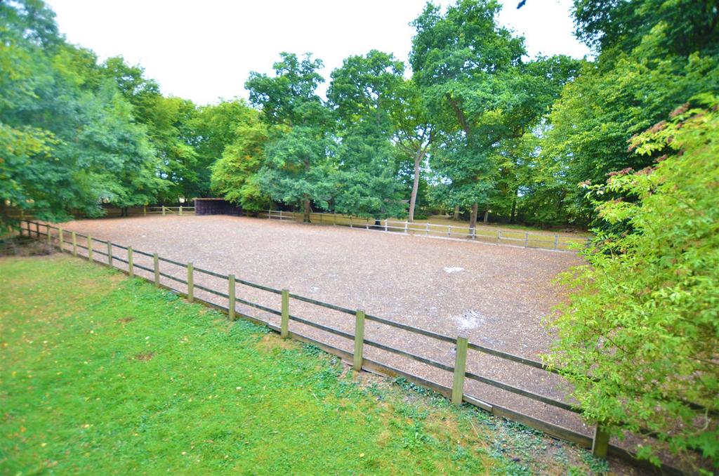 Riding arena