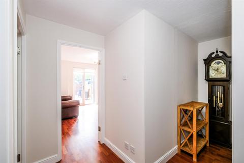 2 bedroom apartment for sale, Chingford Avenue, Chingford