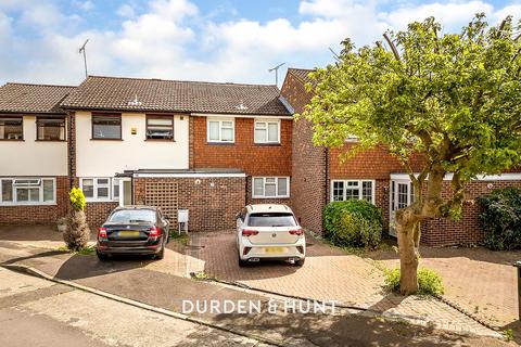 3 bedroom terraced house to rent, Witham Close, Loughton, IG10