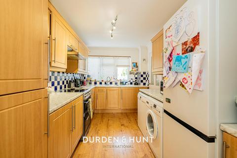 3 bedroom terraced house to rent, Witham Close, Loughton, IG10