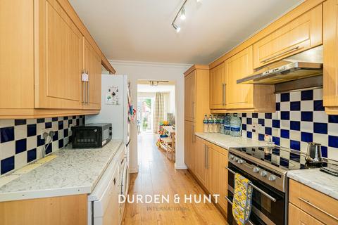 3 bedroom terraced house to rent, Witham Close, Loughton, IG10