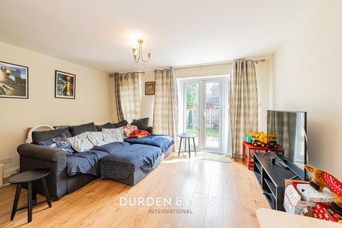 3 bedroom terraced house to rent, Witham Close, Loughton, IG10