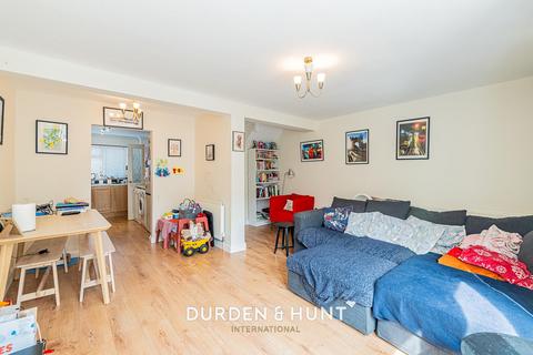 3 bedroom terraced house to rent, Witham Close, Loughton, IG10