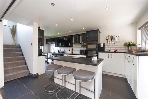 18 Ullswater Close, Dalton-in-furness, LA15 8QL