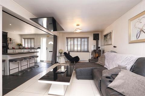 18 Ullswater Close, Dalton-in-furness, LA15 8QL