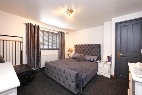 18 Ullswater Close, Dalton-in-furness, LA15 8QL