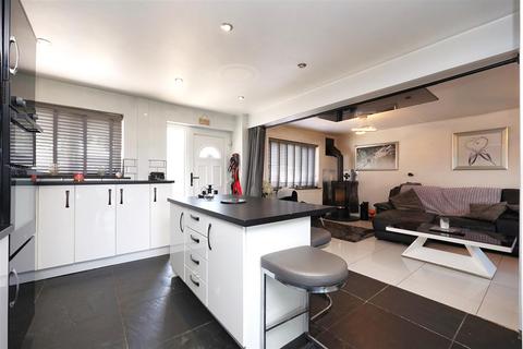 18 Ullswater Close, Dalton-in-furness, LA15 8QL