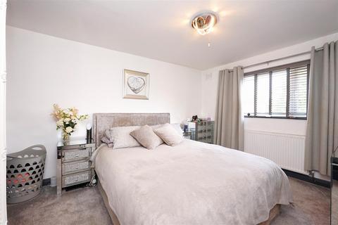 18 Ullswater Close, Dalton-in-furness, LA15 8QL