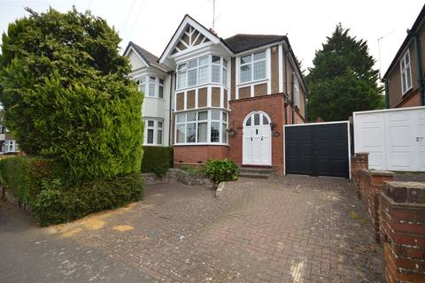 Elmwood Crescent, Luton, Bedfordshire, LU2