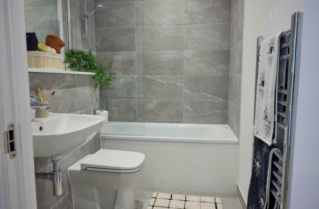 A modern and tidy bathroom featuring a stylish ...